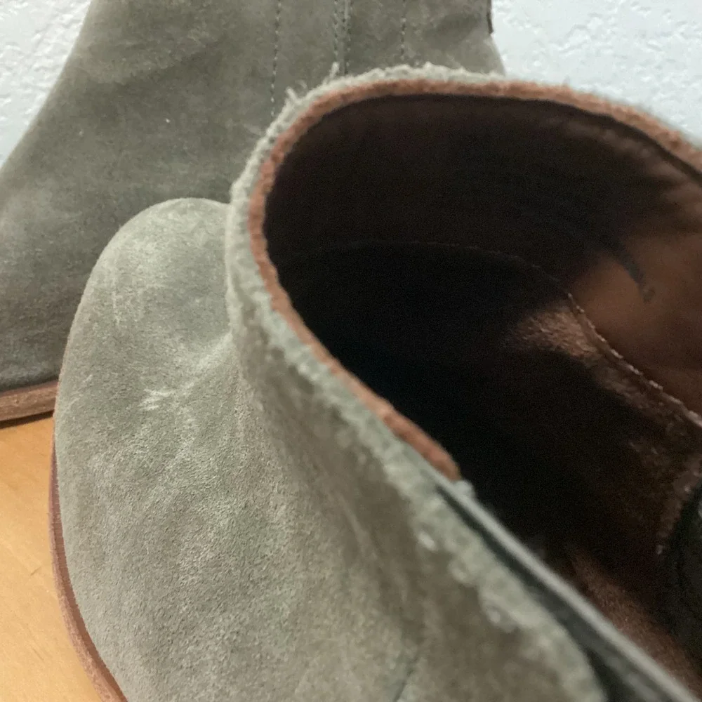 Kork-Ease Ankle Boots Womens 8.5  Gray Suede Low Stacked‎ Heel Chelsea
